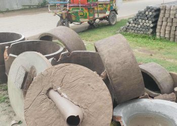 মাদারগঞ্জে মেসার্স রিমন টেডার্স এর সিমেন্টের তৈরি মালামাল ভাংচুর, থানায় অভিযোগ।