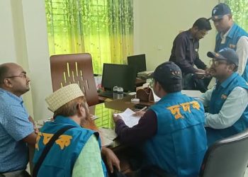 বাগেরহাট বিআরটিএ অফিসে দুদকের অভিযান।