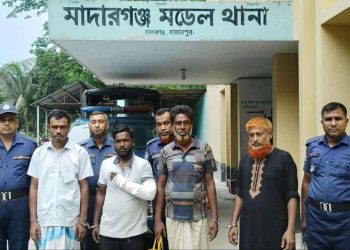 জামালপুরের মাদারগঞ্জে ইয়াবাসহ ৪ মাদককারবারী আটক।