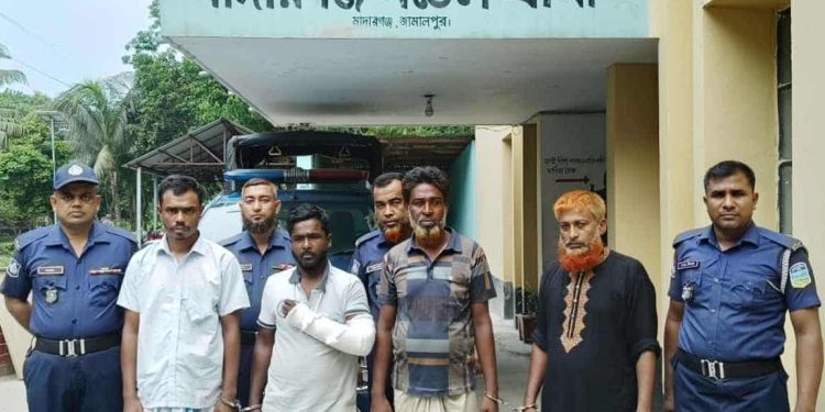 জামালপুরের মাদারগঞ্জে ইয়াবাসহ ৪ মাদককারবারী আটক।