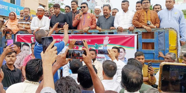 বাগেরহাটের মোরেলগঞ্জে অবিলম্বে সংসদ নির্বাচনের দাবীতে বিএনপির পথ সভা।