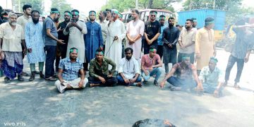 আ.লীগকে নিষিদ্ধের দাবীতে বাগেরহাট রামপালে নাগরিক কমিটির সড়ক অবরোধ।