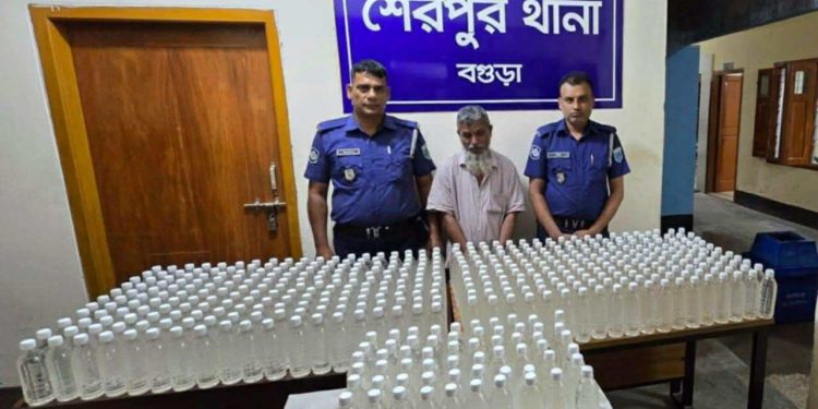 বগুড়ার শেরপুরে বিপুল পরিমাণ চোলাই মদসহ মাদক ব্যবসায়ী গ্রেপ্তার, সিএনজি জব্দ।