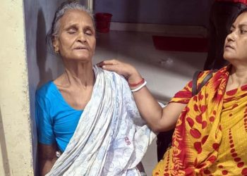 বগুড়ার শেরপুরে ভরণপোষণের খরচ চাওয়ায় বৃদ্ধ মা’কে পেটালেন ছেলে ও তার স্ত্রী।