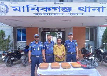মানিকগঞ্জে ১০ কেজি গাঁজাসহ মাদক কারবারি গ্রেফতার।