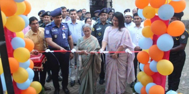 টাঙ্গাইল জেলা কারাগার পরিদর্শনে মৎস্য ও প্রাণিসম্পদ উপদেষ্টা ফরিদা আখতার।