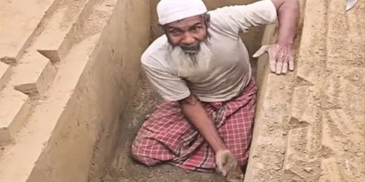 ‘শেষ ঠিকানার কারিগর’ মনু মিয়া আর নেই।