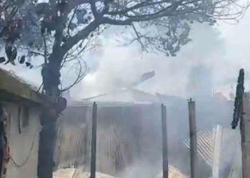 টাঙ্গাইলে যৌনপল্লীতে ভয়াবহ আগুন, পুড়ে গেছে ১২টি ঘর।