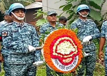 বিমান বিধ্বস্তে নিহত হুমাইরা ও তানভীরের সমাধিতে বিমানবাহিনীর শ্রদ্ধা নিবেদন।