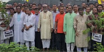 টাঙ্গাইলে শহীদদের স্মরণে কৃষকদলের বৃক্ষ রোপন।