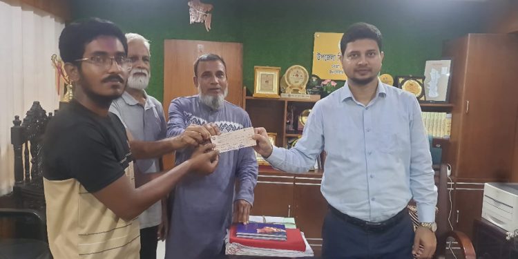 সমাজসেবা কল্যাণ তহবিল থেকে একজন রোগী ও একজন শিক্ষার্থীকে অর্থনৈতিক অনুদান প্রদান।