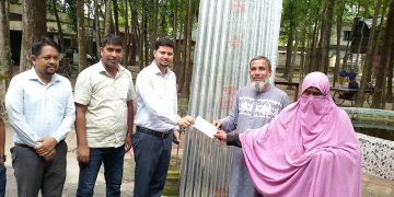 বেড়ায় দুস্থ অসহায় ও অগ্নিকাণ্ডে ক্ষতিগ্রস্ত পরিবারের মাঝে আর্থিক সহায়তা ও ঢেউ টিন বিতরণ।