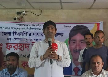 টাঙ্গাইলে শিক্ষার্থীদের মাঝে গাছের চারা বিতরণ।