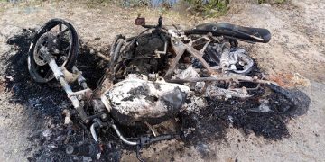 বগুড়ার শেরপুরে সড়কে পথরোধ করে চাচা-ভাতিজার উপর সন্ত্রাসী হামলা: মোটরসাইকেলে আগুন, গ্রেপ্তার এক।