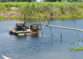 রৌমারীতে ভেকু ও ড্রেজার মালিককে অর্থদন্ড প্রদান করেন ভ্রাম্যমাণ আদালত।