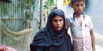 রৌমারীতে প্রতিবন্ধী মহিমার শিশু সন্তান নিয়ে কষ্টে ভরা জীবন যাপন। 