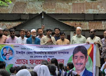 টাঙ্গাইলে বিএনপির সাধারণ সম্পাদক ফরহাদ ইকবালের উদ্যোগে গাছের চারা বিতরণ।