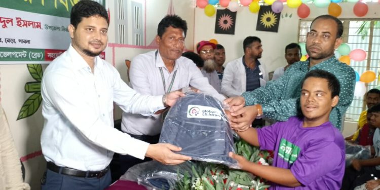 ব্রেড এর মাধ্যমে পাবনার বেড়া উপজেলার সুপ্ত শিখা প্রতিবন্ধী স্কুলের অটিস্টিক শিশুদের মাঝে শিক্ষা উপকরণ বিতরণ।