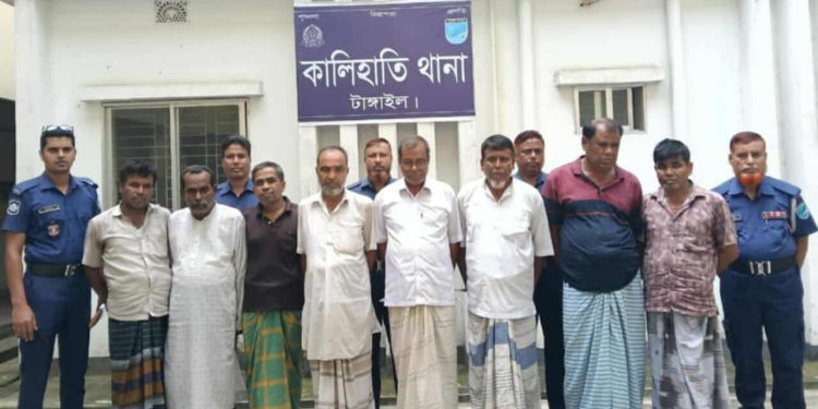 কালিহাতীতে ৮ জুয়াড়ি আটক।