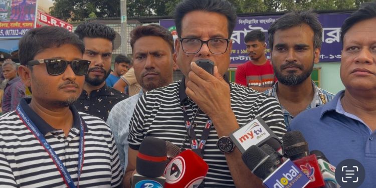 সাংবাদিক তুহিন হত্যার প্রতিবাদে ধামরাইয়ে মানববন্ধন।