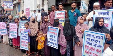 টাঙ্গাইলে বিএনপি নেতাদের নামে মিথ্যা মামলা ও ষড়যন্ত্রমূলক গ্রেপ্তারের প্রতিবাদে মানববন্ধন।