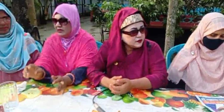 টাঙ্গাইলে গালা ইউনিয়নে টুকুর জন্য মহিলা দলের উঠান বৈঠক।