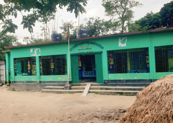 মাদারগঞ্জে সুলতান মাহমুদ স. প্রা. বিদ্যালয়ে ছাদের পলেস্তার ধসে আহত- ২, পরদিন শিক্ষার্থী শুন্য।