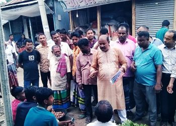 কুড়িগ্রামের রৌমারীতে তারেক রহমানের ৩১ দফার লিফলেট বিতরণ। 