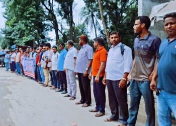 গাজীপুরে সাংবাদিক তুহিন হত্যার প্রতিবাদে রৌমারী সাংবাদিকদের মানববন্ধন।