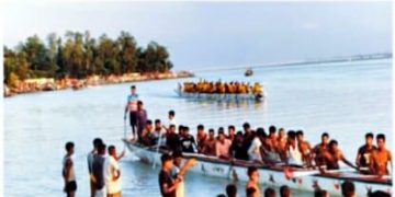রৌমারী নৌ-বন্দর ফলুয়ারচর ঘাটে নৌকা বাইচ প্রতিযোগিতার ১ম আসরের শুভ উদ্বোধন অনুষ্ঠিত।