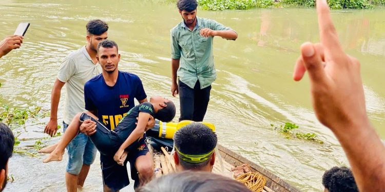 টাঙ্গাইলে লৌহজং নদীতে নিখোঁজ দুই শিশু,একজনের মরদেহ উদ্ধার।