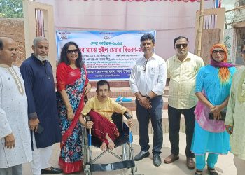 হুইল চেয়ার পেয়ে আনন্দিত প্রতিবন্ধী সজীব।