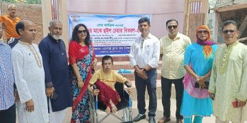 হুইল চেয়ার পেয়ে আনন্দিত প্রতিবন্ধী সজীব।