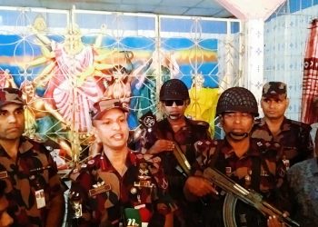 রৌমারীতে শারদীয় দুর্গাপূজা মন্ডপ পরিদর্শন করেন জামালপুর ব্যাটালিয়ন ৩৫ বিজিবি”র (সিও) ল্যাফঃ হাসানুর রহমান।