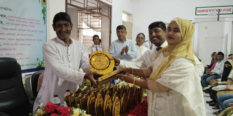 টাঙ্গাইলে দি টাঙ্গাইল শিক্ষা পরিবারের শিক্ষাবৃত্তি ও কৃতি শিক্ষার্থীদের সংবর্ধনা।