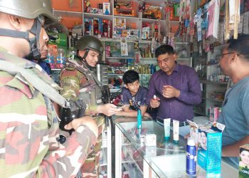 টাঙ্গাইলে নকল প্রসাধনী রাখার দায়ে ৬ প্রতিষ্ঠানকে জরিমানা।