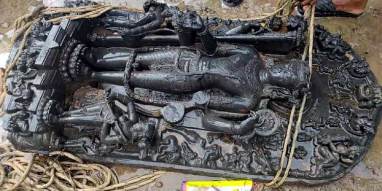 বগুড়ার শেরপুরে কষ্টি পাথরের মূর্তিসহ মৎস্যজীবিদল নেতাসহ গ্রেপ্তার দুই।