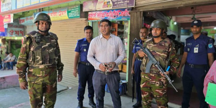 টাঙ্গাইলে মেয়াদ উত্তীর্ণ ঔষধ বিক্রির দায়ে তিন ফার্মেসিকে জরিমানা।