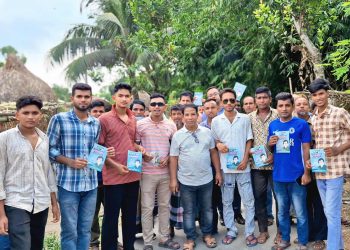 জামালপুরের মাদারগঞ্জ উপজেলা বিএনপির সাংগঠনিক সম্পাদক  মজনু ফকিরের নেতৃত্বে লিফলেট বিতরণ।