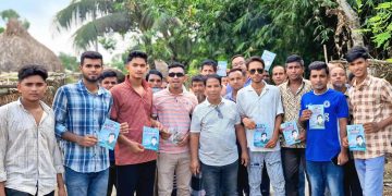 জামালপুরের মাদারগঞ্জ উপজেলা বিএনপির সাংগঠনিক সম্পাদক  মজনু ফকিরের নেতৃত্বে লিফলেট বিতরণ।