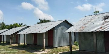 জামালপুরের মাদারগঞ্জের চর নাংলা আশ্রয়ণ প্রকল্পে বিদ্যুৎ সংকটে ভোগান্তি।