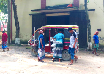 পূজামণ্ডপের চাল নিয়ে মানিকগঞ্জে বিএনপি নেতাদের ‘চালবাজি’র অভিযোগ।