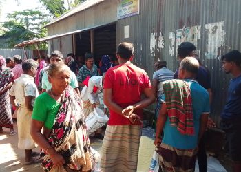 সুষ্ঠু ও স্বচ্ছভাবে মানিকগঞ্জে খাদ্যবান্ধব কর্মসূচির চাল বিতরণ।