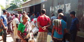 সুষ্ঠু ও স্বচ্ছভাবে মানিকগঞ্জে খাদ্যবান্ধব কর্মসূচির চাল বিতরণ।