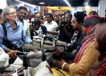 টাঙ্গাইলে বিদেশিনীর পরিদর্শনের পর পণ্য প্রদর্শণীর সমাপ্তি।