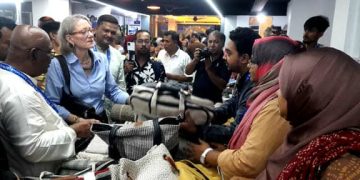 টাঙ্গাইলে বিদেশিনীর পরিদর্শনের পর পণ্য প্রদর্শণীর সমাপ্তি।