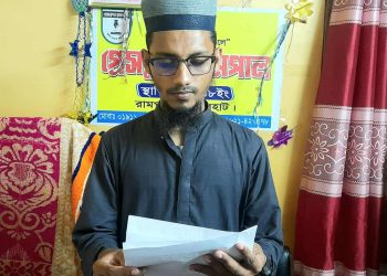 বাগেরহাটের রামপালে স্বাস্থ্য সহকারী ফরহাদ হোসেনের সংবাদ সম্মেলন।