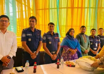 জামালপুরের মাদারগঞ্জে পূজা মন্ডপ পরিদর্শন করলেন জেলা প্রশাসক ও পুলিশ সুপার।