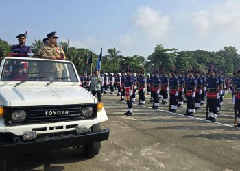 টাঙ্গাইলে পুলিশ ট্রেনিং সেন্টারে ২২তম ব্যাচের বিভাগীয় ক্যাডেট এসআইদের প্রশিক্ষণ সমাপনী কুচকাওয়াজ।