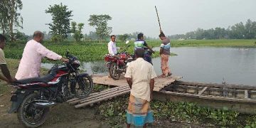 জামালপুরের মাদারগঞ্জে ৫ গ্রামের ২০ হাজার মানুষের একমাত্র মাধ্যম নৌকা চরম ভোগান্তিতে এলাকাবাসী।